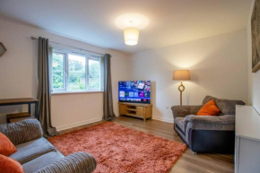 2 bed flat near airport &parking